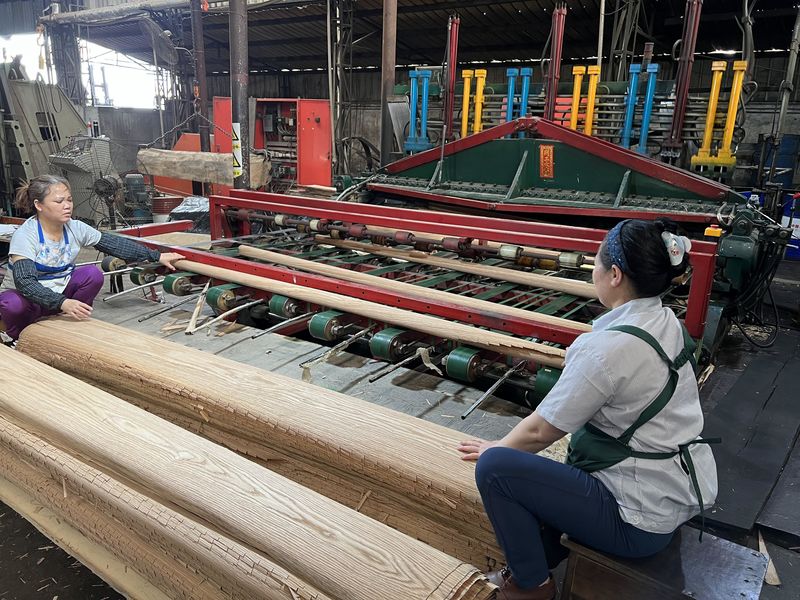 Dongguan Lingfeng Wood Industry Co., Ltd. línea de producción del fabricante