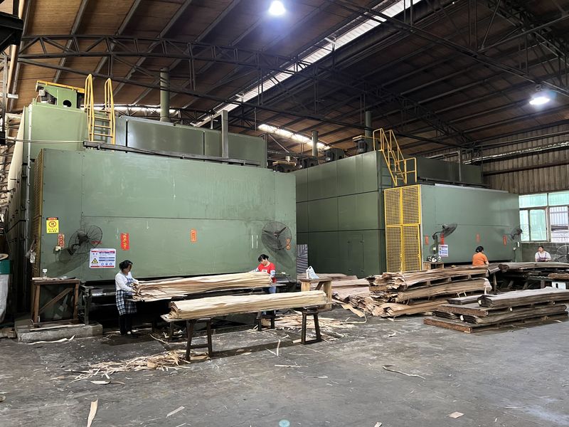 Dongguan Lingfeng Wood Industry Co., Ltd. línea de producción del fabricante