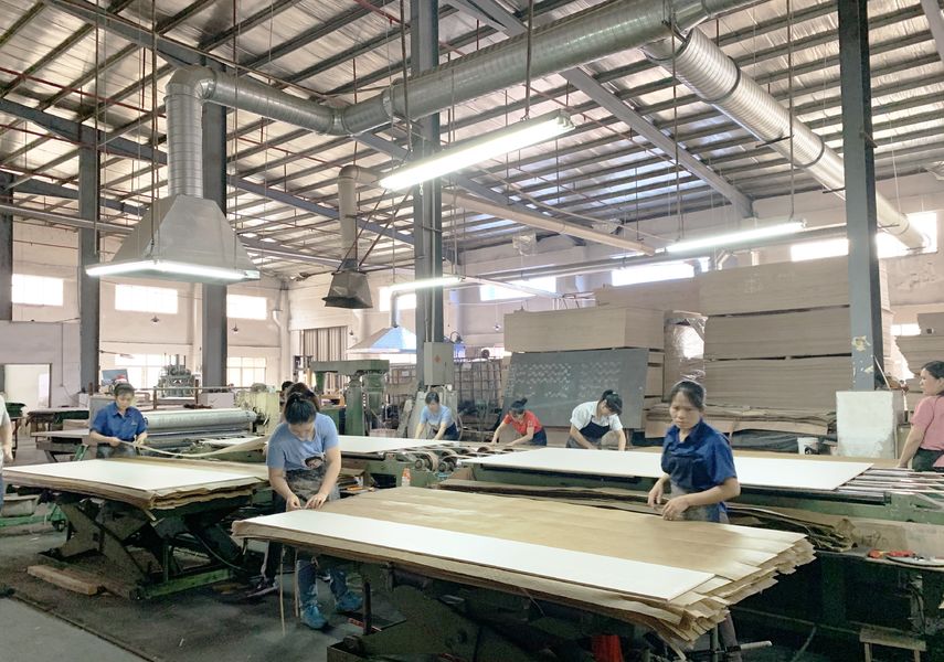 Dongguan Lingfeng Wood Industry Co., Ltd. línea de producción del fabricante