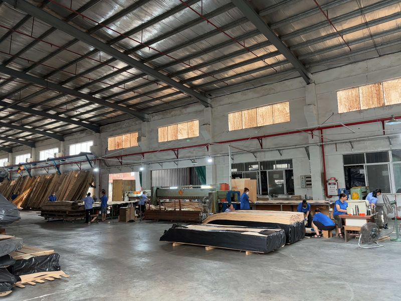 Dongguan Lingfeng Wood Industry Co., Ltd. línea de producción del fabricante